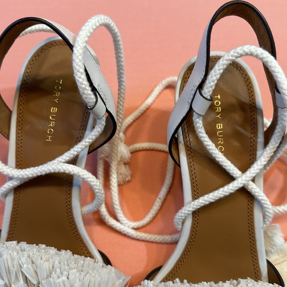 New Tory Burch Shoes. White. Size 6.5. Includes Dust Bag. - Picture 3 of 7